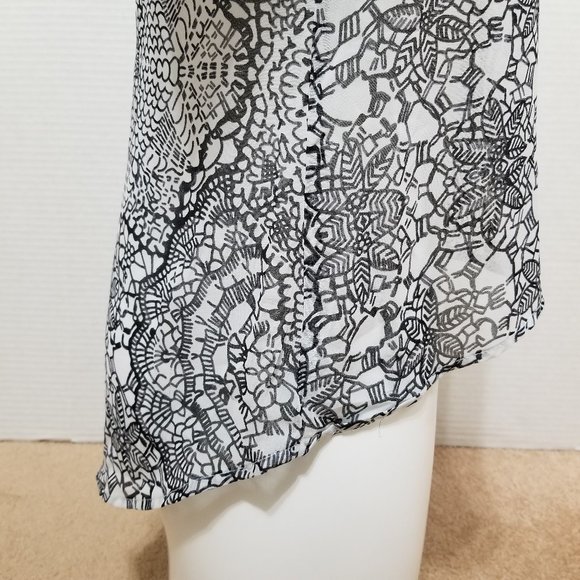 Ambiance top Small semi sheer floral geometric print split back bell sleeve - Picture 5 of 13